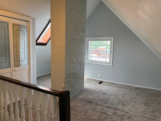 Building Photo - 3935 Lindley Ave