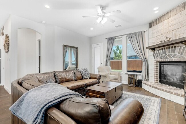 Building Photo - 14800 Belclaire Ave