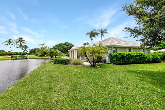 Building Photo - 450 French Royale Cir