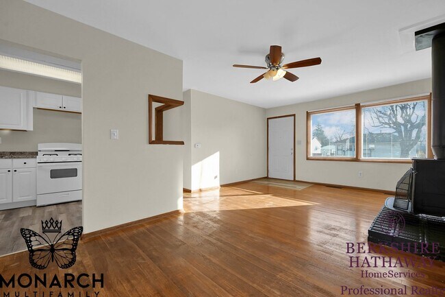 Building Photo - 3 Bedroom Remodeled Home