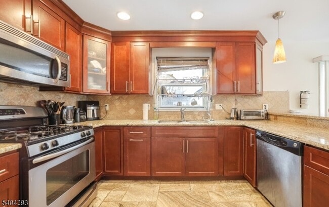 Building Photo - 135 Grove St