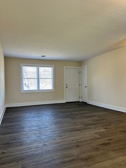 Building Photo - 100 Holmes Dr