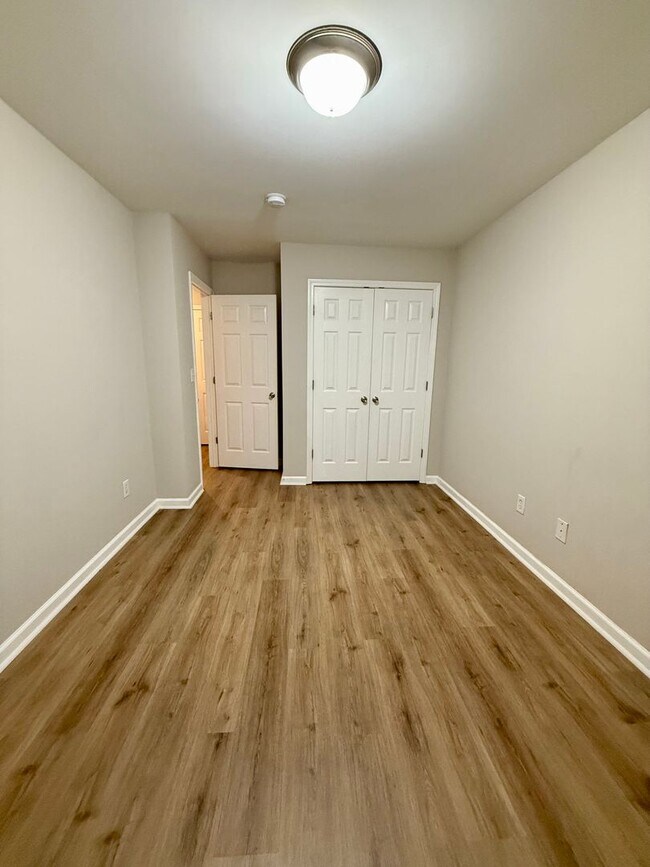 Building Photo - Great Oakwood Location- 3 bedroom, 2.5 bat...