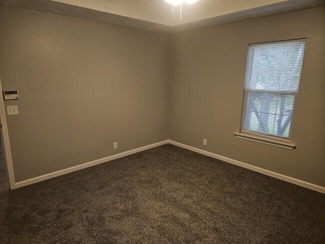 Building Photo - 1911 Pecan Ridge Dr