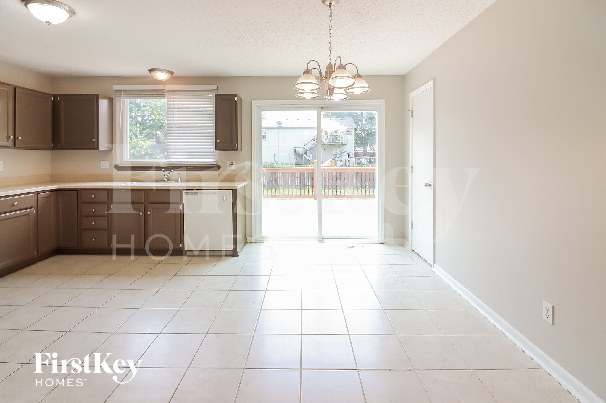 Building Photo - 909 Minnie Ave