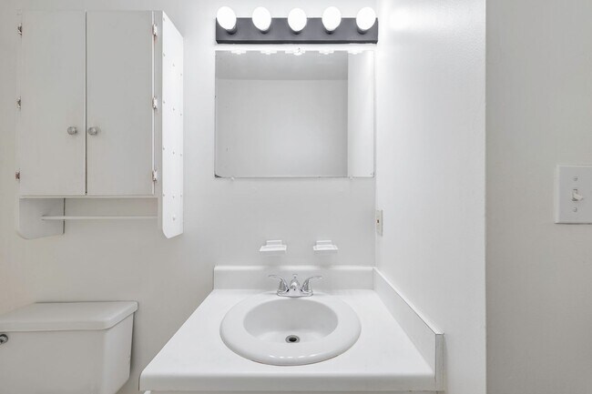 Building Photo - Great West End Two Bedroom Flat for rent