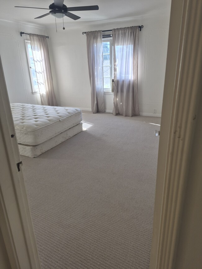 Master Bedroom - 357 S Doheny Dr