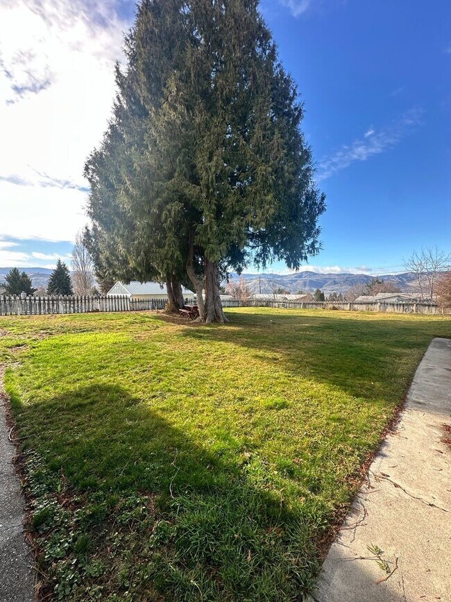 Building Photo - Charming 3-Bedroom Home with Large Yard & Ideal Multi-Generational Living Setup