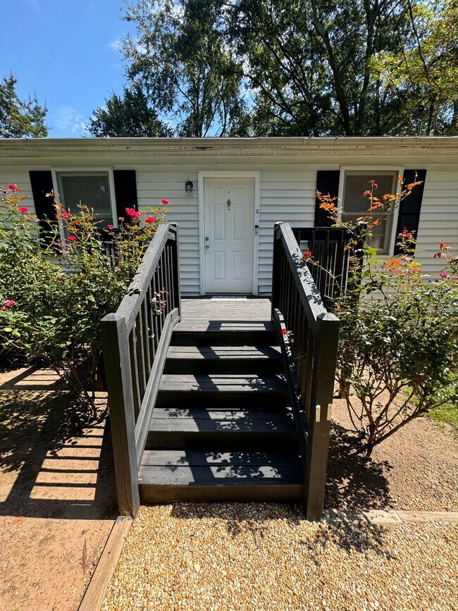 Building Photo - Milledge Ave Ext 1693/1695