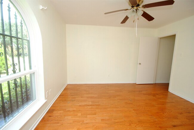Building Photo - 11511 Creekhurst Dr