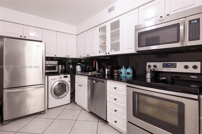 Building Photo - 6770 Indian Creek Dr