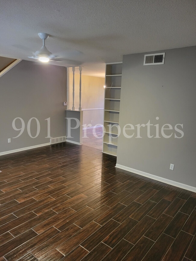 Building Photo - 3389 Lord Dunmore Cove