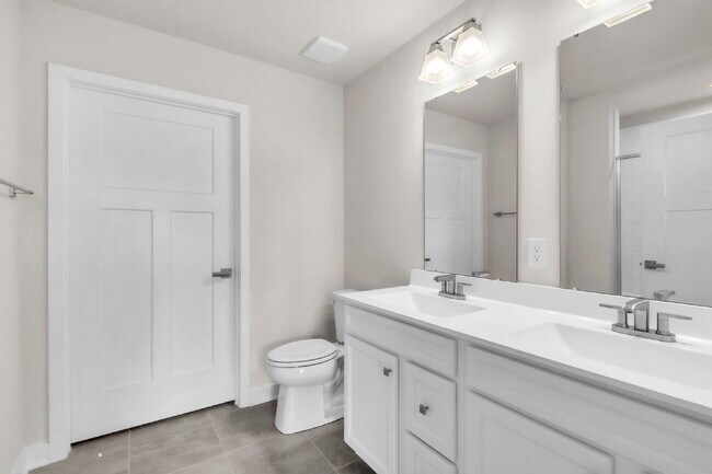 Building Photo - Modern New, Never Lived-in 3BR/2.5BA Townh...