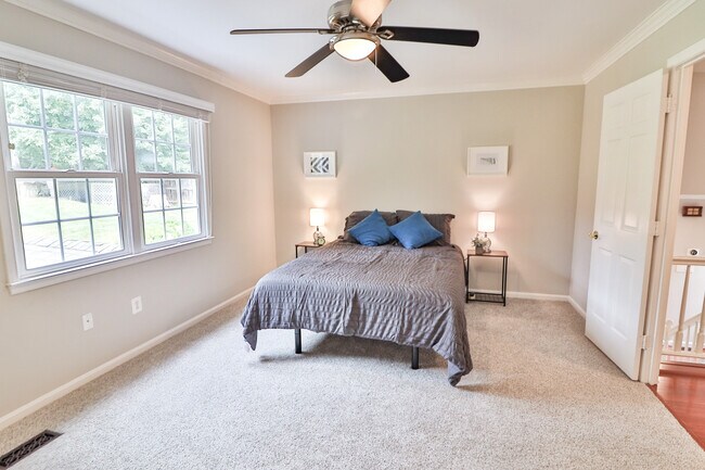 Building Photo - 9633 Cinnamon Creek Dr