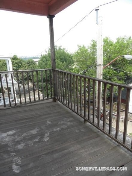 Building Photo - 18 Bond St