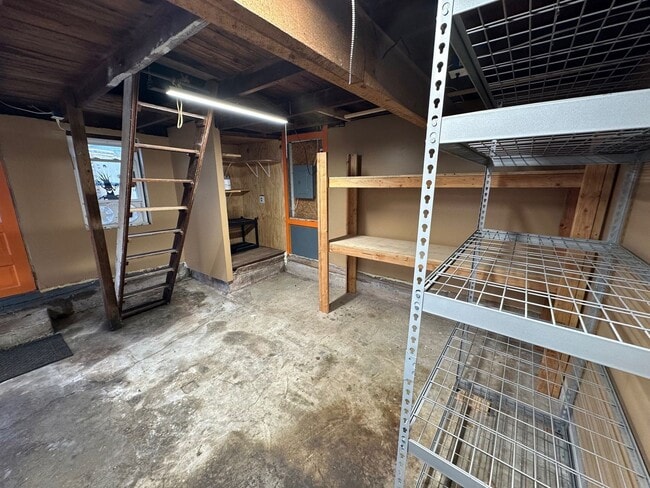 Building Photo - 960 Maple St