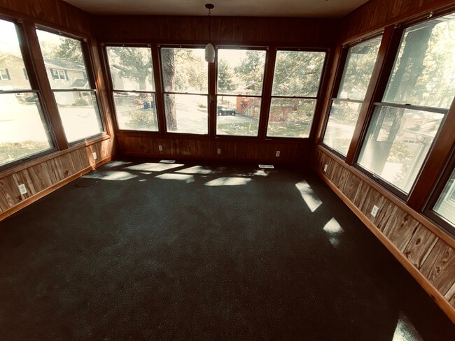 Building Photo - 9 Lake Grove Club