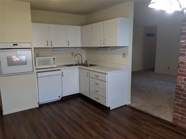 Building Photo - 822 Dutch Mill Dr