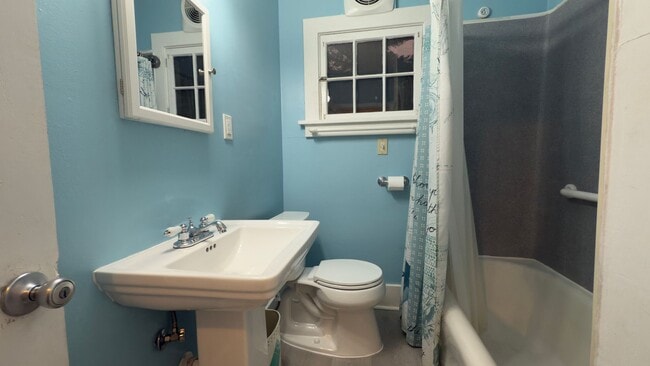 Building Photo - Two Bedroom Home on Waterfront - Furnished...
