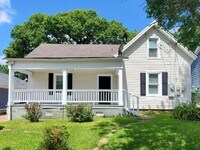 Building Photo - Beautifully Updated 4-Bedroom Home Near Mo...
