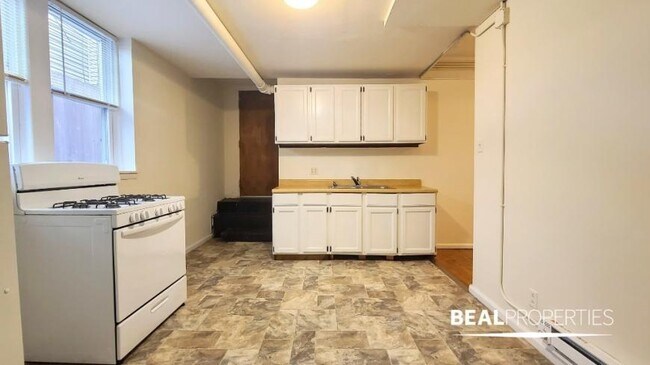 Building Photo - 1 bedroom in CHICAGO IL 60613