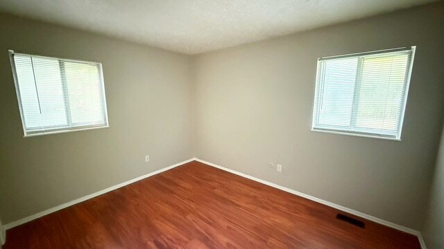 Building Photo - EAST SIDE 3 BEDROOM RANCH AVAILABLE NOW!
