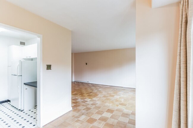 Building Photo - Light-filled studio in the prestigious Towers Condominium, nestled in the heart of Wesley Heights...