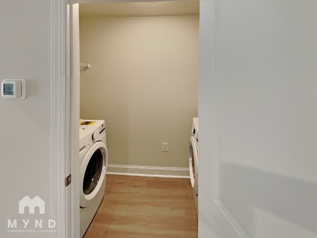 Building Photo - 158 Brixham Lp