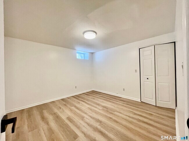 Building Photo - 112 Woodbine St