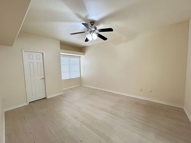 Building Photo - 2-Bedroom 2-Bathroom in Gated Community!