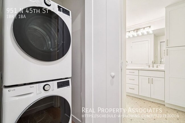 Building Photo - 951 N 45th St