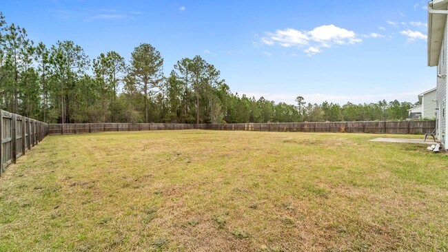Building Photo - Spacious 3BR Home with Fenced Yard Near Ft. Stewart