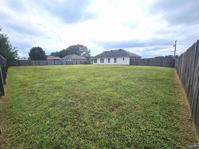 Building Photo - 385 Robinson Rd