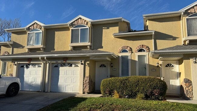 Building Photo - 3 Bedroom 2.5 Bath in West Jordan!