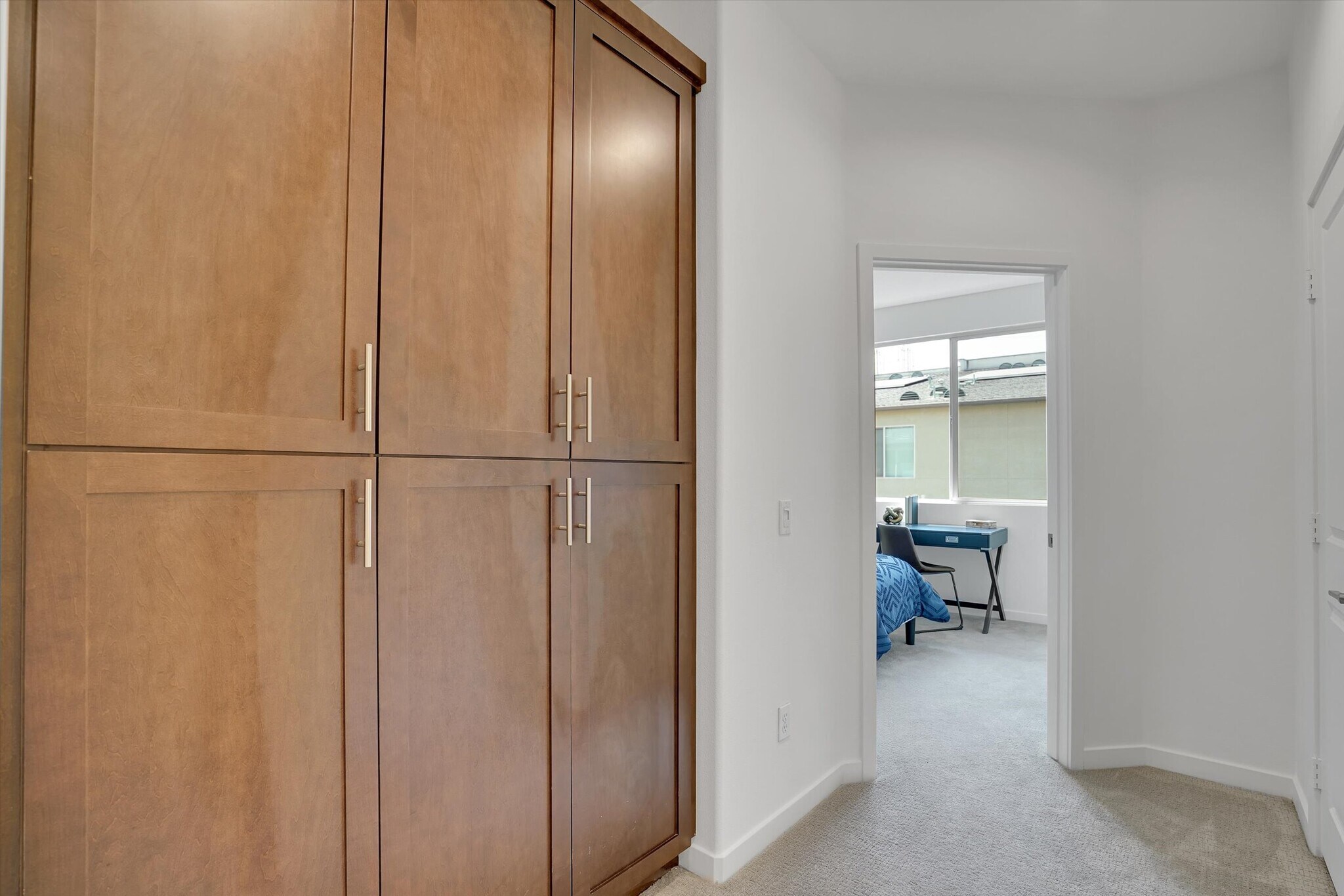 Building Photo - 1512 W Artesia Sq