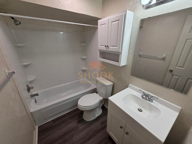 Building Photo - 1406/1408 Broadway St