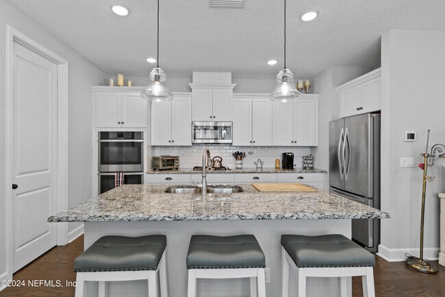 Building Photo - 431 Union Hill Dr