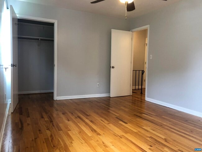 Building Photo - 206 Greentree Park