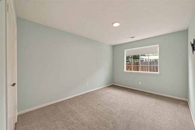 Building Photo - 22619 Old Church Ln