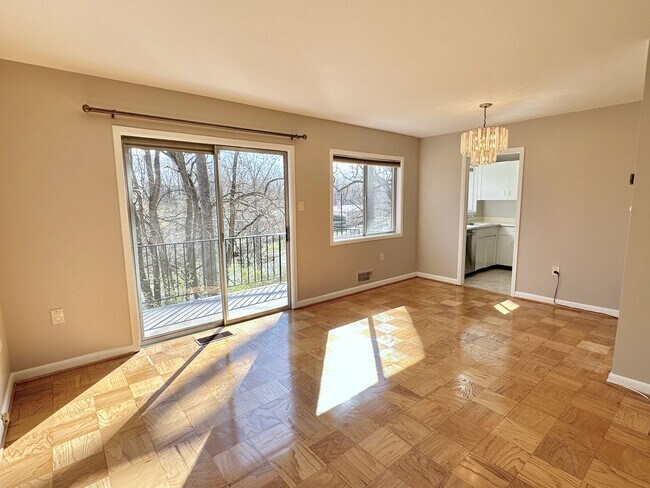 Building Photo - Beautifully kept, spacious one bedroom condo in the award winning Bethesda Parkside Community!