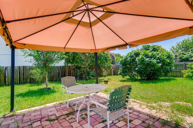 Building Photo - BEAUTIFUL HOME  |  OPEN CONCEPT  |  3 LIVING AREAS  |  FURNISHED OPTION  |  NEAR SCHOOLS & SHOPPING