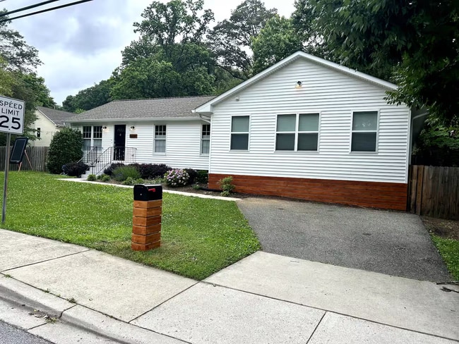 Primary Photo - 6424 4th Ave