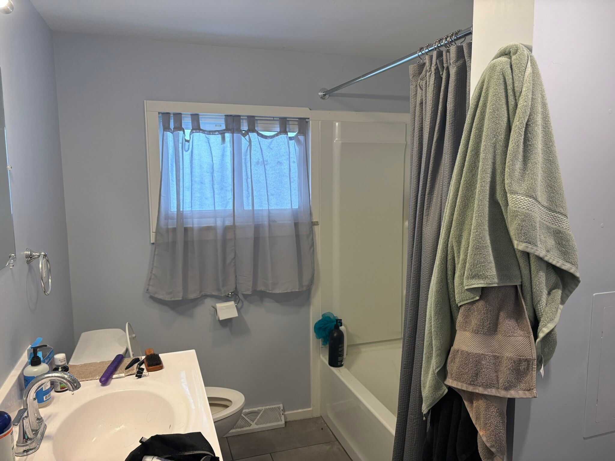 Building Photo - 616 Pearl Ave