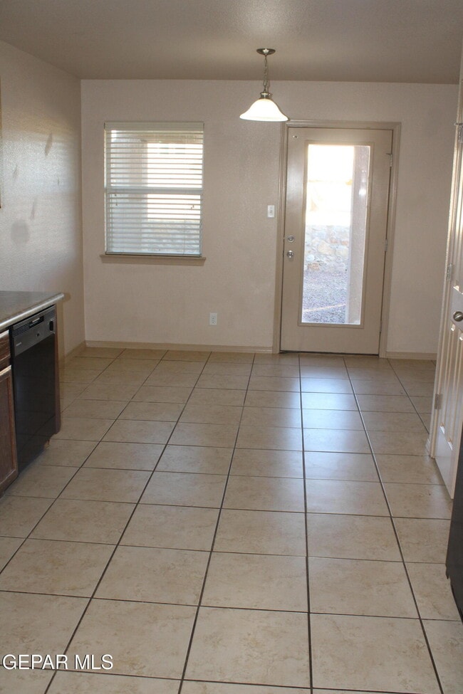 Building Photo - 2416 Escape Point St