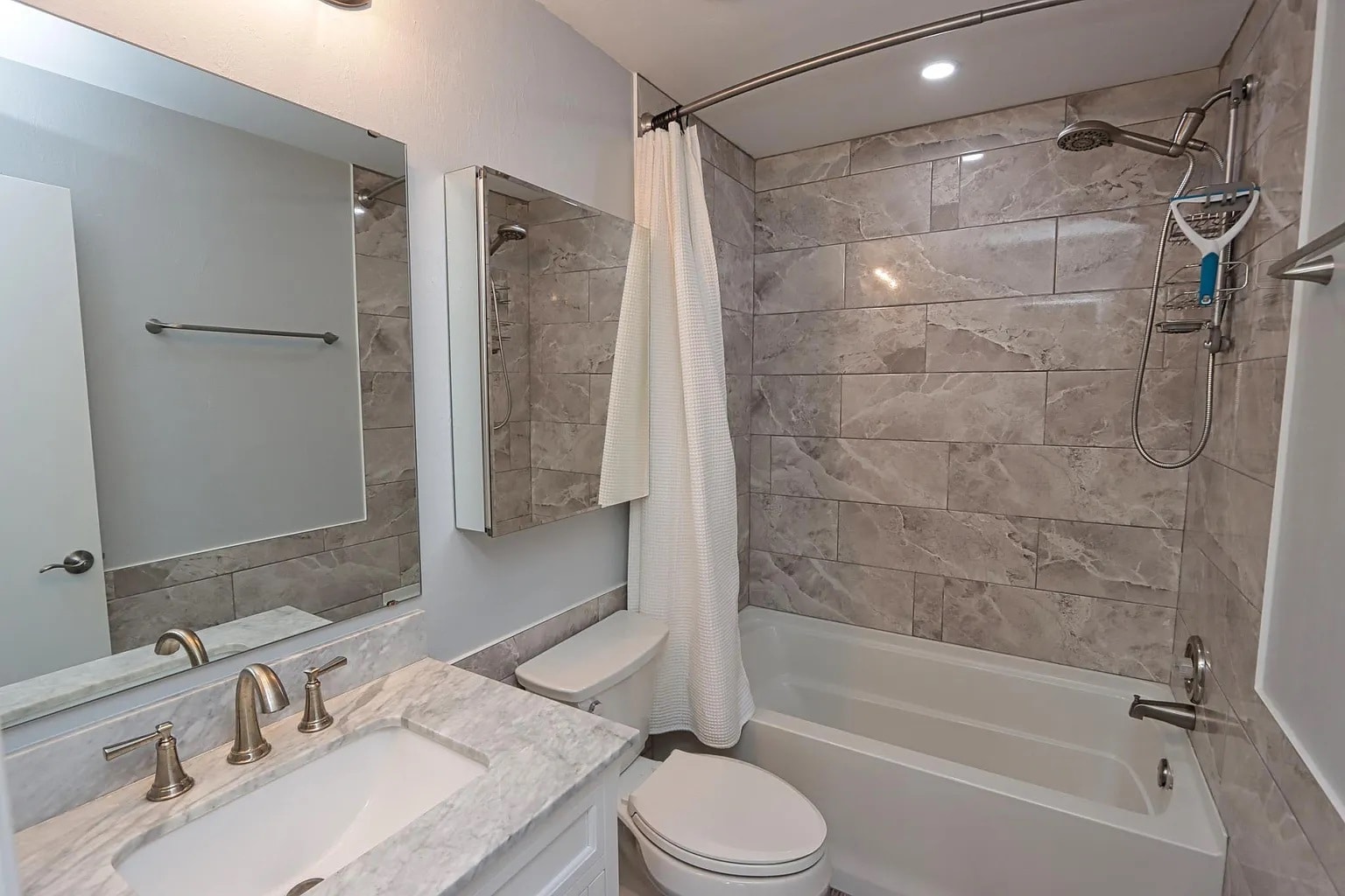 Building Photo - 8109 Country Rd