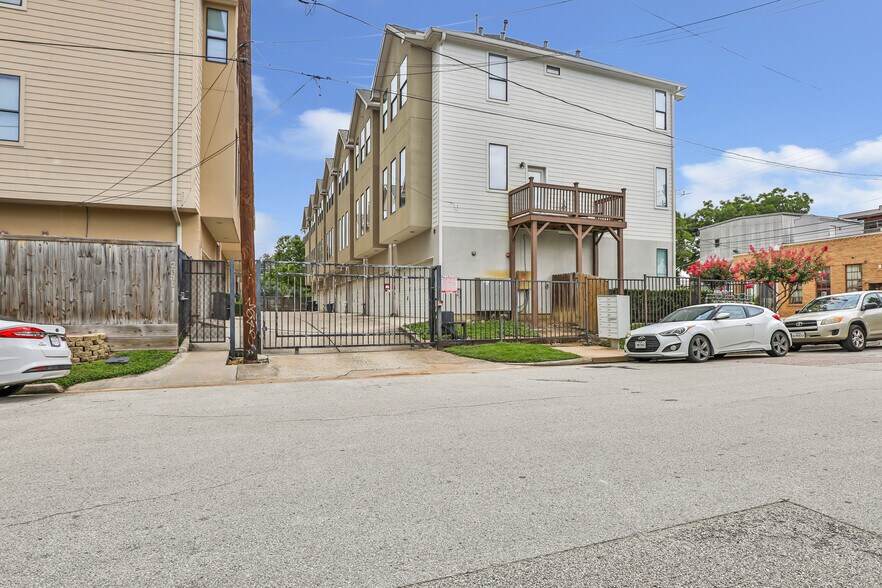 Building Photo - 2300 Union St