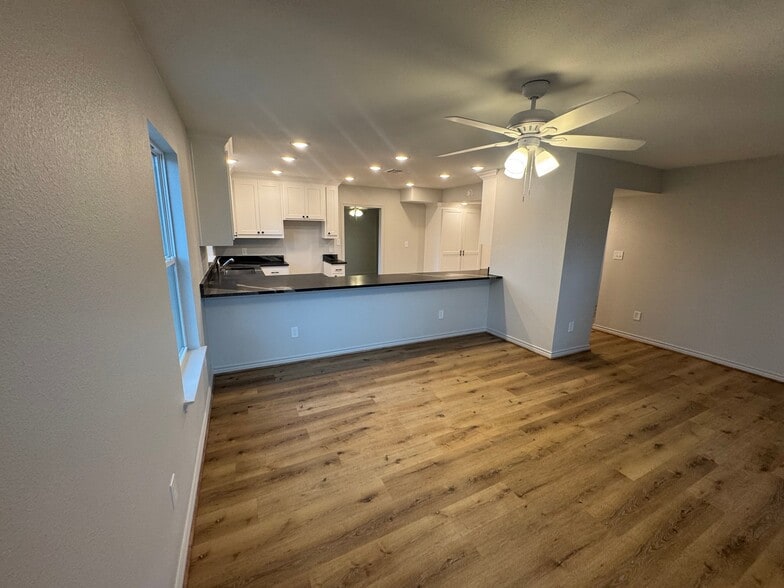 Building Photo - 207 Laurel Ln