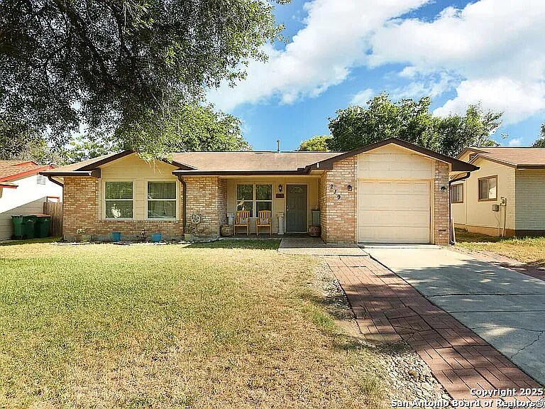 Primary Photo - 219 Royal Dr