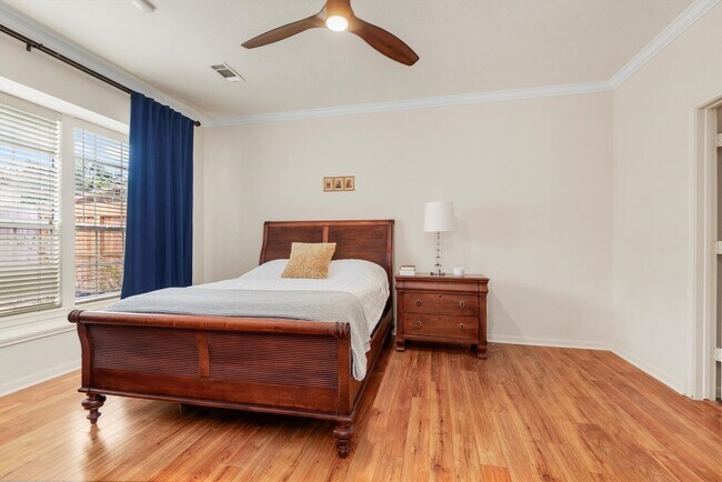 Building Photo - 22007 Crossbrook Dr