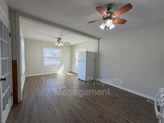 Building Photo - 8015 Aline Ave